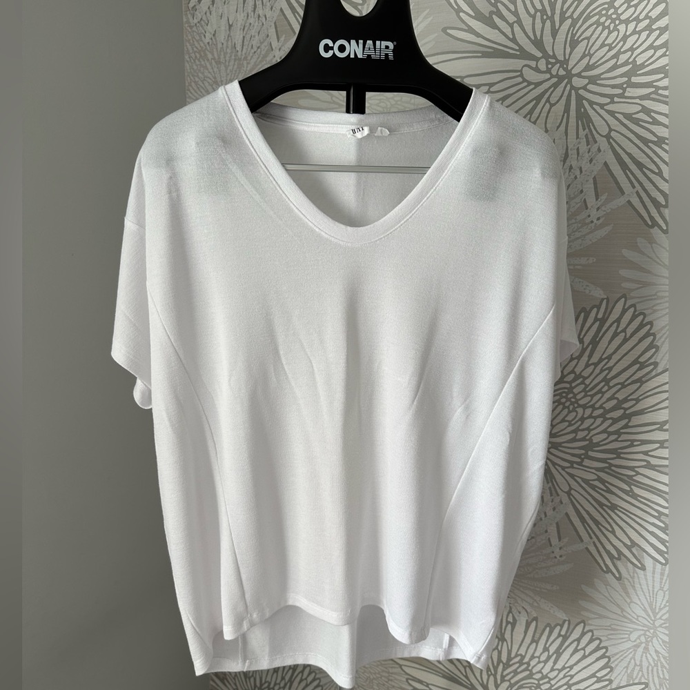 Large white Gap shirt